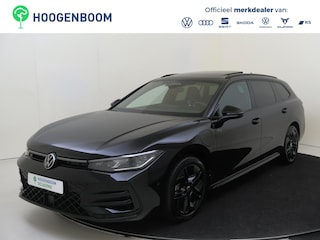 Volkswagen Passat Variant 1.5 eHybrid R-Line Edition | SoH 99% | Panoramadak | Trekhaak | Lederen bekleding 'Varenna' | Harman/Kardon | Adaptieve demping | Black Style | 360 camera | Head-up display | Keyless |