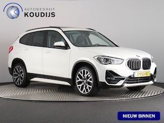 BMW X1 sDrive20i High Executive (Pano / Afn. trekhaak / Camera / Head up / Elek. achterklep / 19'')