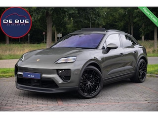Porsche Macan 4 100 kWh|1e Eig|Org NL NAP|Achterasbesturing|Trekhaak|Panoramadak|Head Up|Chrono|Aventuringroen|Matrix|BOSE|Luchtvering|Dealer Onderhouden
