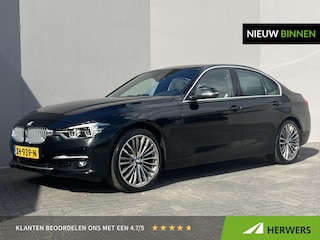 BMW 320i Luxury Edition / Dealer Onderhouden / Schuif-Kantel Dak / DAB / 19" Lichtmetalen Sport Velgen / Led Koplampen / Cruise Control / HiFi Audio / Parkeersensoren Voor&Achter / Full-Map Navigatie /