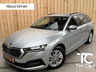 Skoda Octavia Combi 1.0 TSI Business Edition Apple CarPlay/Android Auto | Cruise & climate control | Elektrisch bedienbare achterklep | LED verlichting | Sfeerverlichting | Parkeersensoren voor en achter | Trekhaak