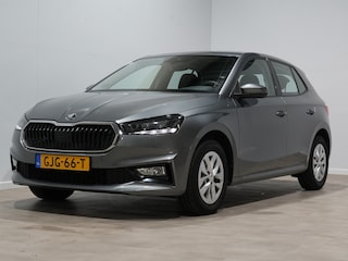Skoda Fabia 1.0 95pk TSI Selection Parkeersensor Apple Carplay Navigatie Mistlampen Binnenkort verwacht WM .
