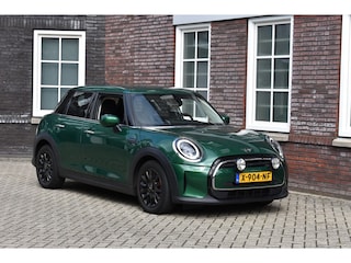 Mini Cooper 1.5 Cooper 5drs automaat Wij zijn op afspraak geopend! Graag bellen voor uw komst.