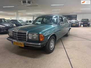 Mercedes-Benz 200-serie 200-280 (W123) 300 D 5 cyl. Uniek!! Automaat top onderhouden!!