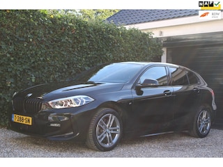BMW 118i | M- pakket | Digitaal dashboard | BTW | 1e eigenaar | Carplay