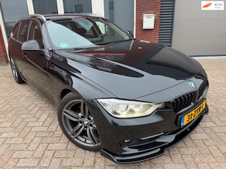 BMW 3-serie Touring 320i Upgrade Edition / Carplay / Leder / M / Navi / PDC / Xenon / NAP