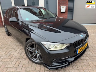 BMW 3-serie Touring 320i Upgrade Edition / Carplay / Leder / M / Navi / PDC / Xenon / NAP
