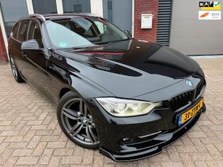 BMW 3-serie Touring 320i Upgrade Edition / Carplay / Leder / M / Navi / PDC / Xenon / NAP