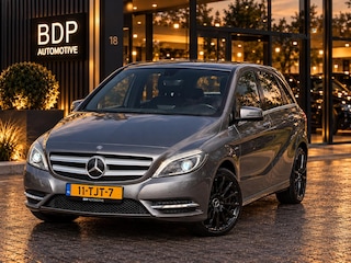Mercedes-Benz B-klasse 180 Ambition Automaat | Trekhaak | Leer | PDC