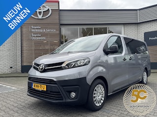 Toyota Proace Electric LONG EXTRA RANGE DYNAMIC 75KWH 8-PERSOONS ROLSTOELAUTO VERLAAGD-INBOUW-OPRIJPLAAT 2x SCHUIFDEUR