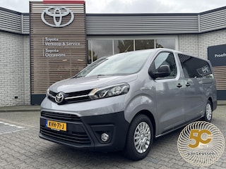 Toyota Proace Electric LONG EXTRA RANGE DYNAMIC 75KWH 8-PERSOONS ROLSTOELAUTO VERLAAGD-INBOUW-OPRIJPLAAT 2x SCHUIFDEUR