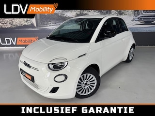 Fiat 500 RED / Camera / Apple Carplay / All-season banden / 12252 km.