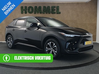 Toyota bZ4X Dynamic 71 kWh - SOH 100% !!!- ORIGINEEL NEDERLANDSE AUTO - VASTE TREKHAAK - TREKGEWICHT 750 KG - PARKEERSENSOREN VOOR/ ACHTER - 3 FASE - DRAADLOZE TELEFOONLADER - ELEKTRISCHE ACHTERKLEP - STUUR EN STOELVERWARMING - ELEKTRISCH VERSTELBARE BESTUURDERSSTOEL