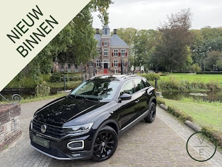 Volkswagen T-Roc 1.5 TSI Sport Business R | Pano | Camera | Keyless |
