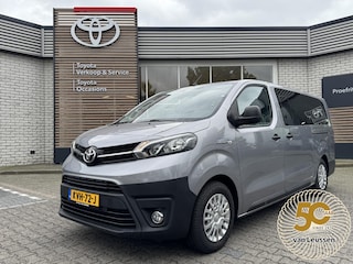 Toyota Proace Electric LONG EXTRA RANGE DYNAMIC 75KWH 8-PERSOONS ROLSTOELAUTO VERLAAGD-INBOUW-OPRIJPLAAT 2x SCHUIFDEUR