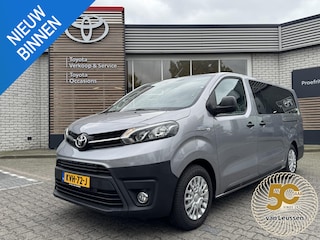 Toyota Proace Electric LONG EXTRA RANGE DYNAMIC 75KWH 8-PERSOONS ROLSTOELAUTO VERLAAGD-INBOUW-OPRIJPLAAT 2x SCHUIFDEUR