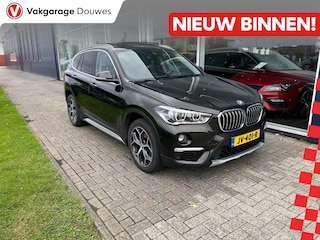 BMW X1 sDrive20i Centennial High Executive PANO|TREKHAAK|LEDER