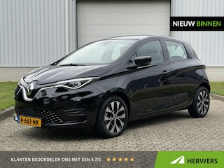 Renault Zoe R135 Evolution 52 kWh / All Season Banden / Dealer Onderhouden / SOH 94% / CCS Snel Laden / Navigatie / Apple Carplay & Android Auto / Climate Control / Lichtmetalen Velgen /