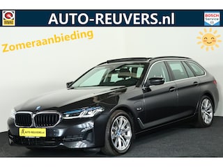 BMW 5-serie Touring 530e xDrive Business Edition Plus Navi / Cruise / HUD / Panorama / Carplay