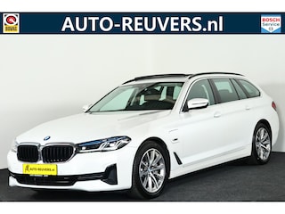 BMW 5-serie Touring 530e xDrive Business Edition Plus Navi / Cruise / HUD / Panorama / Carplay
