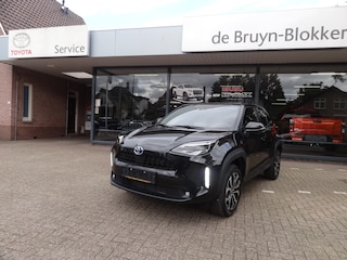 Toyota Yaris Cross 1.5 Hybrid 130 Dynamic + Comfort Pack dodehoekdetectie / stoelverwarming / stuurwielverwarming / parkeersensoren voor + achter / Navigatie / Apple Carplay / Android Auto / parkeercamera / 10 jaar Toyota garantie / rijklaarprijs incl. Toyota Pechhulppas