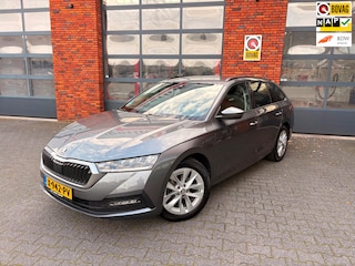 Skoda Octavia Combi 1.0 e-TSI DSG Business Edition | Trekhaak | Apple Carplay