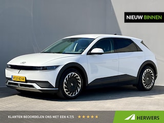 Hyundai Ioniq 5 Connect + 77.4 kWh met aanvullende optie's / SOH 100% / Dealer Onderhouden / WLTP 507 km / CCS Snel Laden / Lederen Bekleding / Stoelventilatie / Elektr. Voorstoelen / Stuur-, Stoel- & Achterbankverwarming / Navi / Apple Carplay & Android Auto / 19" LM wielen /