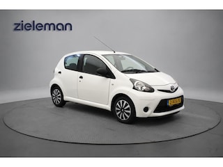 Toyota Aygo 1.0 VVT-i Now 5 Deurs - Airco, Navi, Trekhaak, Nieuwe APK!