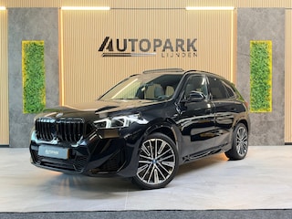 BMW X1 XDrive25e |M-Sport|PANO|HuD|H&K|MASSAGE|360 CAMERA|KEYLESS|21 INCH|PLUG IN HYBRIDE|SFEERVERLICHTING|DEALER ONDERHOUDEN|VOL!