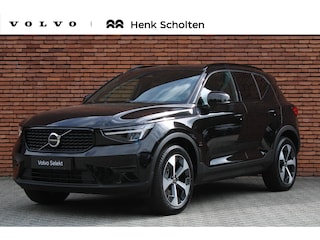 Volvo XC40 2.0 B4 Plus Dark | Stoel-/ stuurwielverwarming | Trekhaak, inklapbaar | Achteruitrijcamera | Adaptieve cruise control | BLIS | Elektrisch verstelbare voorstoelen met geheugenfunctie | 19 inch. lichtmetalen velgen | All-season banden | Harman Kardon | Apple carplay/ Android auto