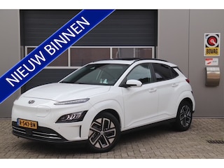 Hyundai Kona EV Premium Sky 64 kWh, Schuifdak, Stoelverwarming/Verkoeling, Stuurverwarmd, Carplay, Camera, Navi, SOH 98,3%