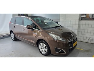 Peugeot 5008 1.6 e-HDi Blue Lease 5p.