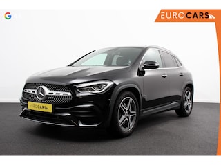 Mercedes-Benz GLA 200 Automaat AMG Line Navigatie Climate Control Camera Parkeer sensoren Stoelverwarming Electrisch bedienbare achterklep Dab Led Sfeerverlichting Extra Getint Glas
