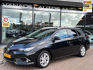 Toyota Auris 1.8 Hybrid Dynamic Go Aut. Navi Clima Cruise Camera Trekhaak NL-Auto NAP DEaleronderhouden!