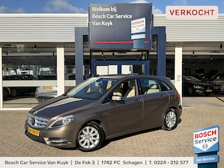 Mercedes-Benz B-klasse 180 Ambition / Nieuwe-Ketting / Grote-Beurt / NL-Auto / Automaat / Cruise-Control / Trekhaak / Leder / Navi / Radio-Bluetooth / Houtafwerking-Interieur / Flippers / PDC V+A / 16'' LMV / All-Season / ENZ.