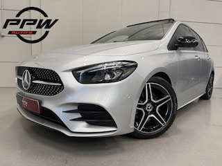 Mercedes-Benz B-klasse 200 AMG aut. 58.889KM/PANO/TREKHAAK/MEMORY/LED/CAMERA/CARBON/18" AMG/AMG-SPORT-STOELEN/DODE-HOEK/LANE-ASSIST/EL.A.KLEP/PRIVACY/DONKERE-HEMEL/NIGHT-PAKKET/IRIDIUM-SILVER/UNIEKE AUTO,ABSOLUTE NIEUWSTAAT