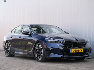 BMW i5 M60 xDrive 84 kWh 601 Pk Automaat M-sport pro / Navi / DAB / Apple Carplay / Camera / SOH 95,8%