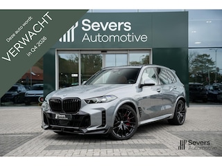 BMW X5 xDrive50e M Sportpakket Pro | Panoramadak | Head-Up Display | Trekhaak | Driving Assistant Plus | Harman Kardon Surround Sound System | Comfortstoelen | Stoelventilatie |  22 inch styling 742M in Jet Black |