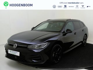 Volkswagen Passat Variant 1.5 eHybrid R-Line Edition | SoH 100% | Panoramadak | Trekhaak | Lederen bekleding 'Puglia' | 360 camera | Head-up display | Adaptieve demping | Black Style |Matrix LED verlichting |