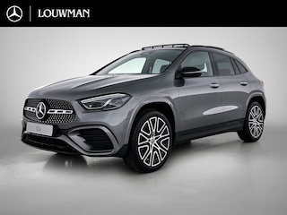 Mercedes-Benz GLA 250 e 140 Year Edition | Plus pakket | Nightpakket | Parkeerpakket | Panoramaschuifdak | 20” tien-dubbelspaaks AMG velgen | Warmtewerend, donkergetint glas |