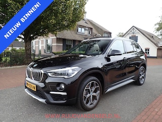 BMW X1 xDrive20i PANODAK / HEAD-UP / SPORTLEER / BLUETOOTH
