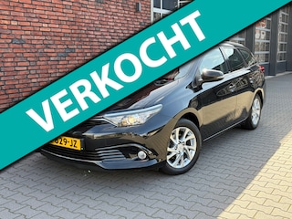 Toyota Auris Touring Sports 1.2T Aspiration AchteruitrijCam./Trekhaak/LaneAss./Clima/Airco/Cruise/Bluetooth/Navi/LM16"