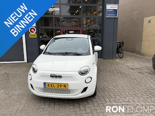 Fiat 500 RED 42 kWh / Airco clima/ Apple carplay/ Cruise/ PDC/ Camera/ LMV/ Stoel verw