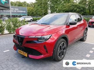 Alfa Romeo Junior Elettrica Speciale 54 kWh | 97% SOH | Carplay | Clima | Adaptieve cruise | Camera | Stoelverwarming | Elektrische stoel | Parkeersenoren Voor en Achter