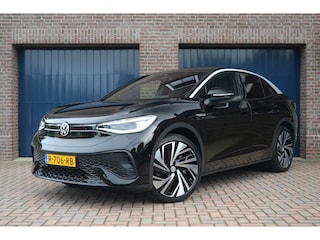 Volkswagen ID.5 Pro 77 kWh | Panoramadak | Camera | Alcantara | 21" velgen | Warmtepomp