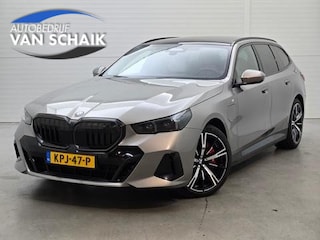 BMW 5-serie Touring 550e xDrive M-SPORT PRO | LEDER | PANO-DAK | HEAD-UP | LEDER | BOWERS & WILKINS | TRAVEL-PAKKET | SURROUND PAKKET | INNOVATIE-PAKKET ( NWPRIJS 105.000,- )