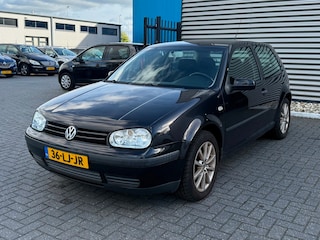 Volkswagen Golf 1.6-16V Sportline
