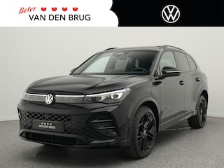 Volkswagen Tiguan 1.5 eHybrid R-Line Edition 272 pk | Black Style | LED Matrix | Navigatie | Panoramadak | Cruise control | Trekhaak | Head-Up Display | Elektrische Achterklep |