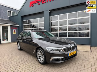 BMW 5-serie Touring 520d High Executive / Pano / Smartkey / Standverw. / Leder .