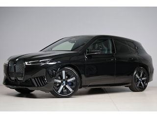 BMW iX XDrive50 High Executive 112 kWh | panoramadak skylounge | laser led | stoelkoeling | elek. trekhaak | massage | keyless